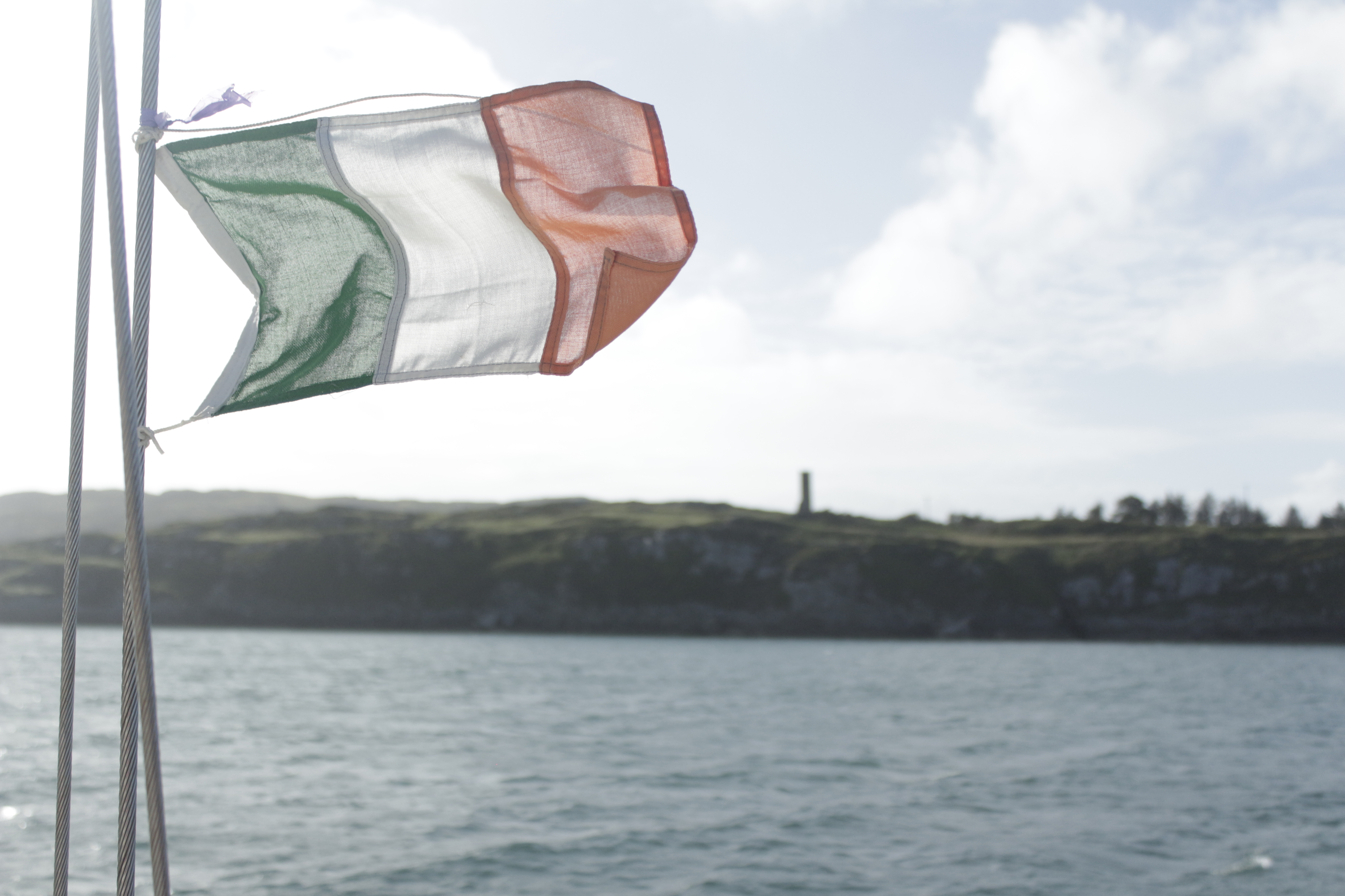 Le pavillon Irlandais devant l'entrée de la Baie de Crookhaven
